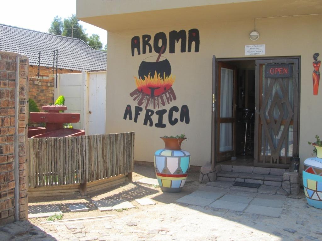 Aroma Africa Guest House ケンプトンパーク エクステリア 写真